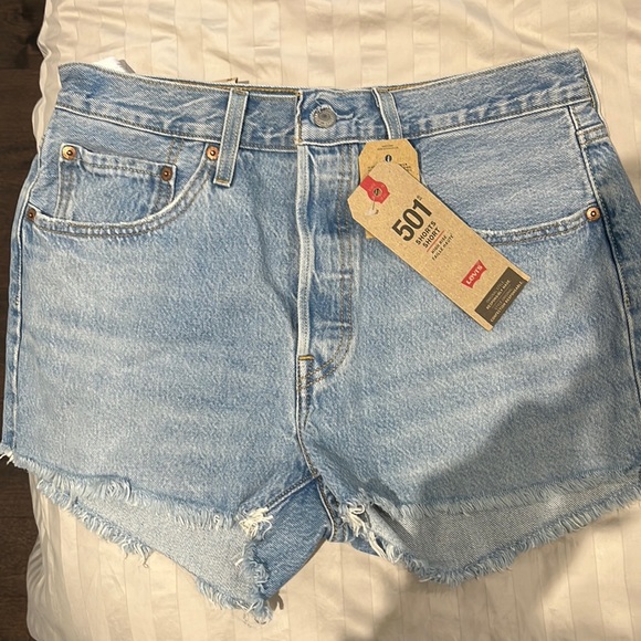 501 Women’s Shorts size 30. - Picture 1 of 3